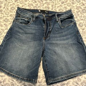 Kut from the Kloth denim shorts 🌻